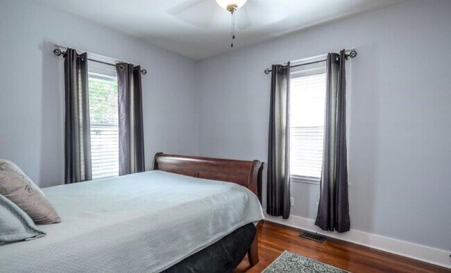 Building Photo - Gorgeous Renovated Highlands Bungalow – Av...