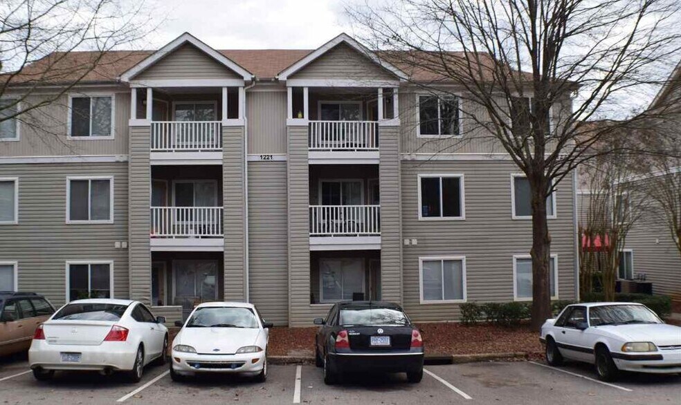 Building Photo - 1221 University Ct