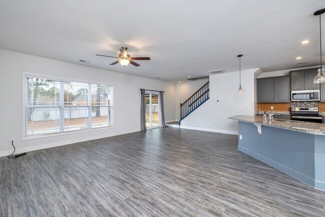Building Photo - Beautiful home in popular Heritage Bay - F...