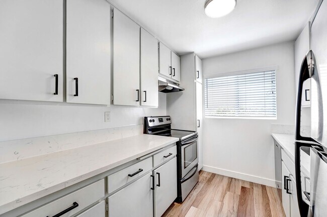 Interior Photo - 843 18th St in Santa Monica.  Steps to Montana Ave!