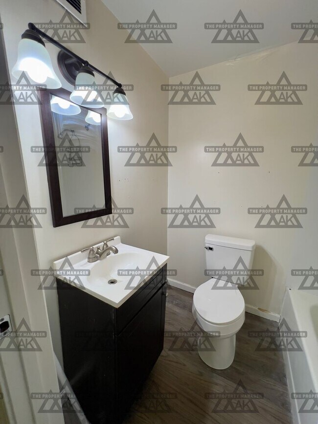 Building Photo - Noble St 1526-