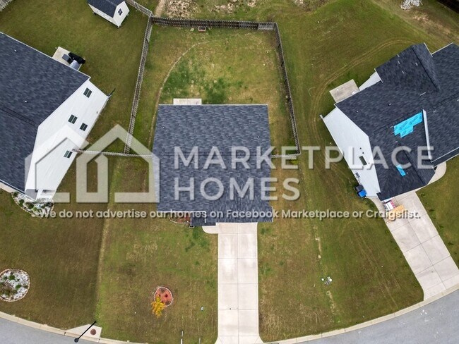 Building Photo - 559 Post Oak Ln