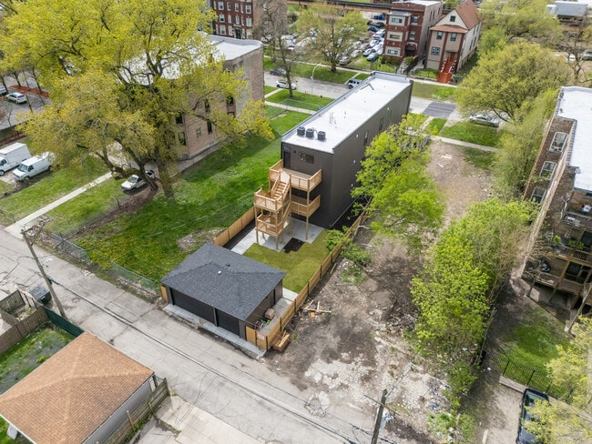 Building Photo - 5921 S Calumet Ave