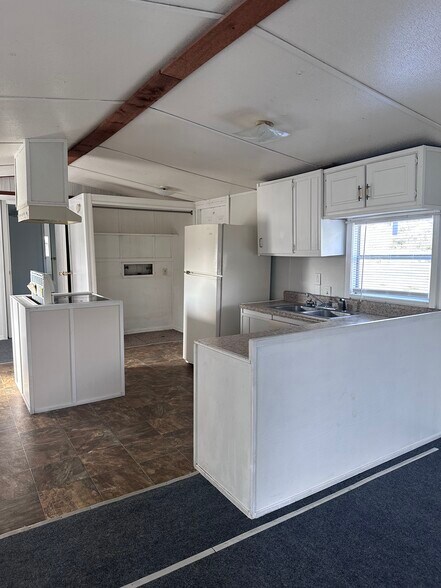 Building Photo - 5584 Lake Buffum Rd