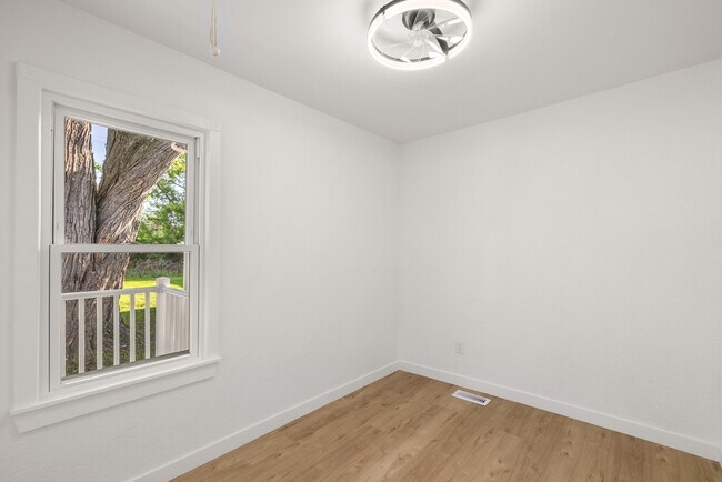 Building Photo - 11259 Chapp Ave