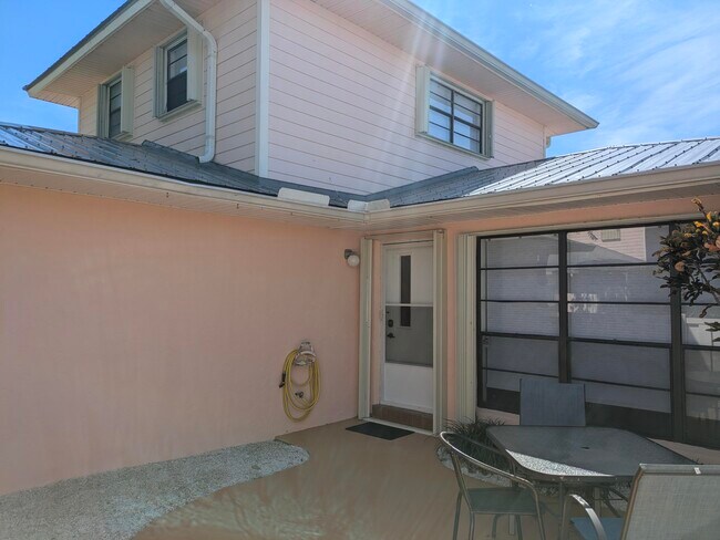 Building Photo - 1772 Gulfstream Ave