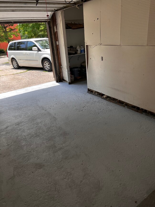 Building Photo - 2208 W 76th St