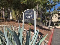 Building Photo - Updated Two Bedroom Condo in Fashion Valley / Mission Valley