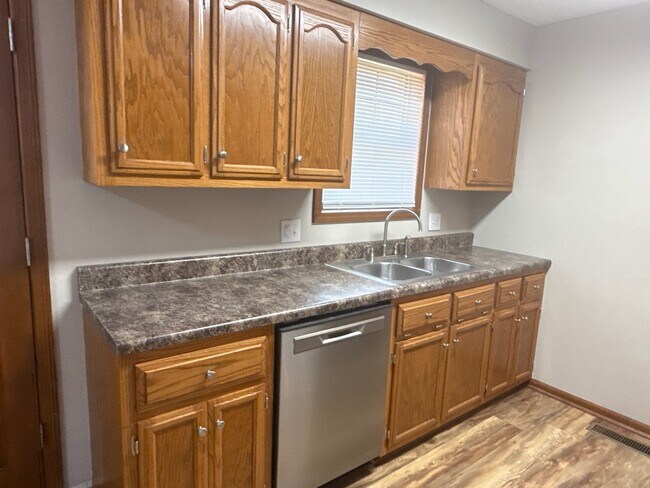 Building Photo - 22 Dean Cv