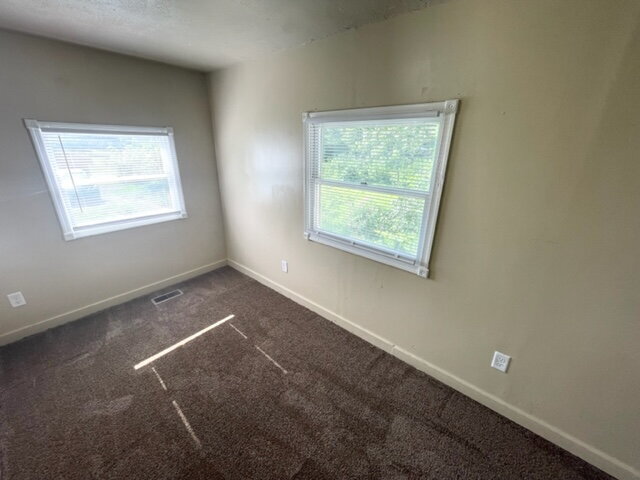 Building Photo - 4 Bedroom conveniently located in the popular Irvington neighborhood
