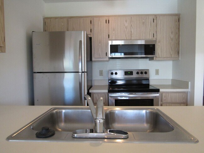 Building Photo - Cedarbend 5266-2