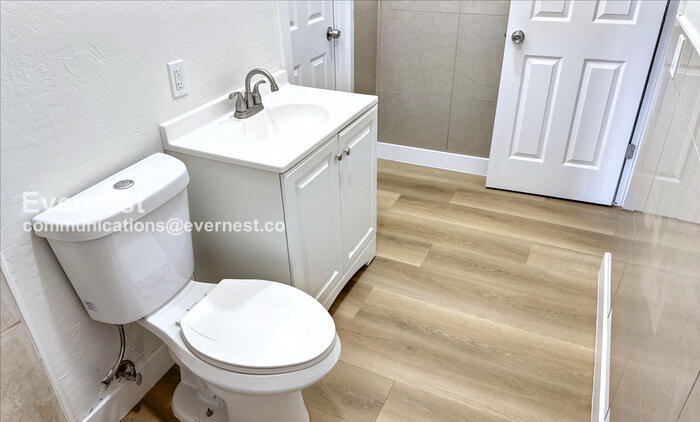 Building Photo - 2317 W Adams St