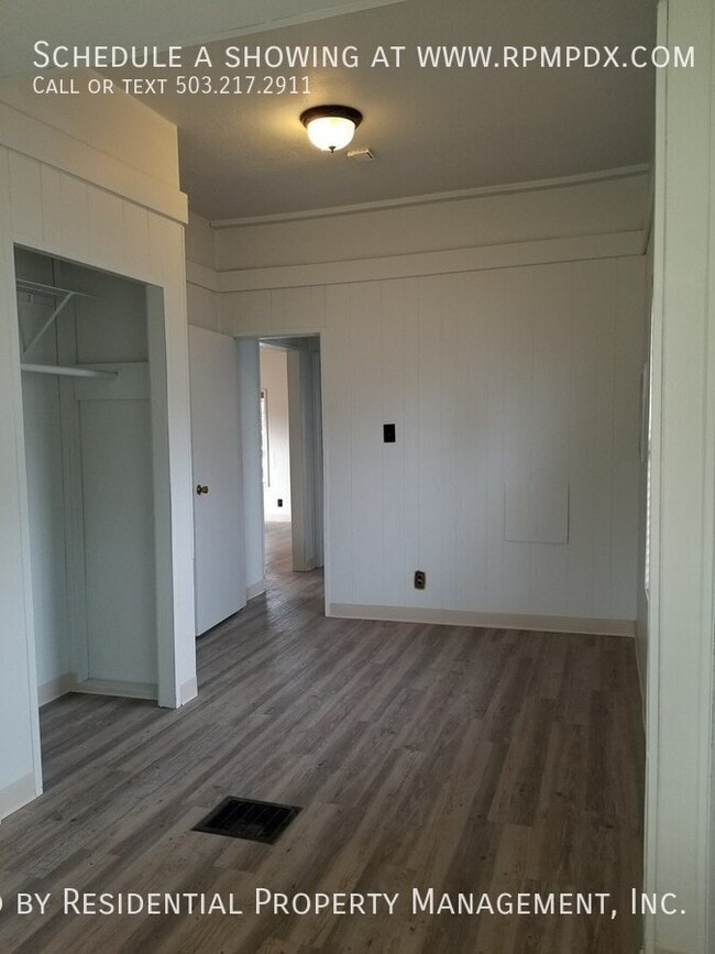 Building Photo - 5616 SE Mall St