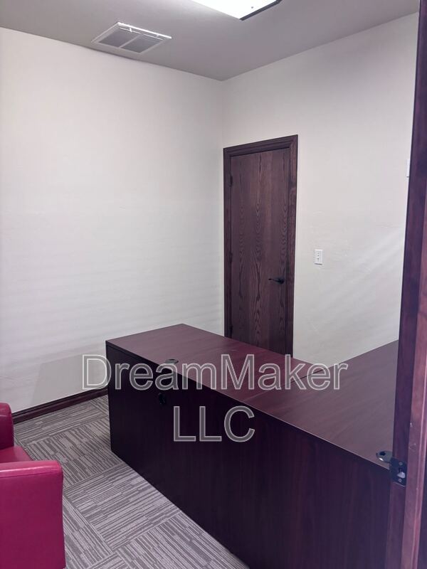 Building Photo - 2815 SE 44th St