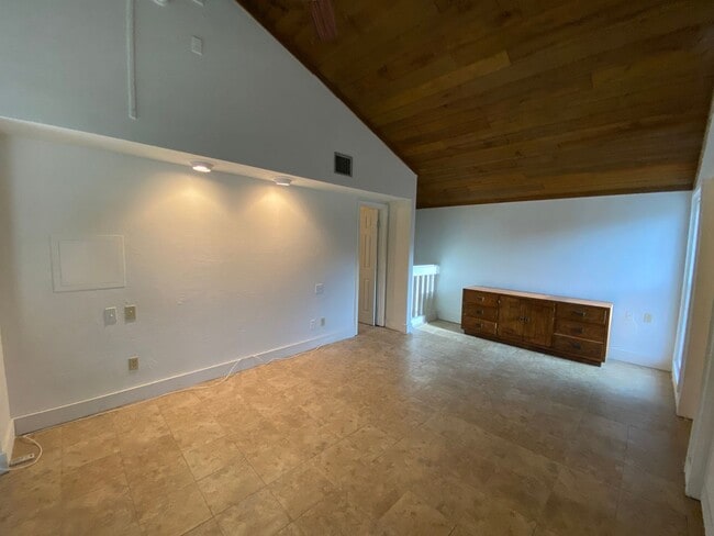 Building Photo - Two Story Unit in Grenelefe