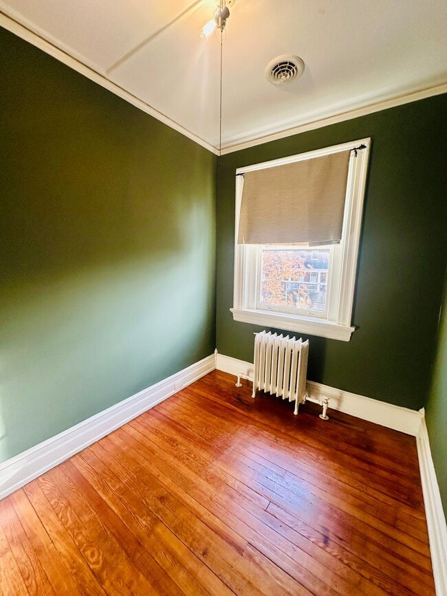Building Photo - Charming 3bdrm/1.5bth Home Conveniently Located in Richmond's Carytown Area w/Private Balcony!!