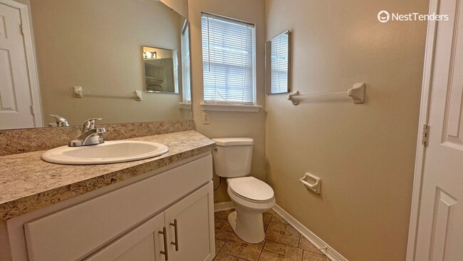 Building Photo - Large Updated Townhome in Argyle Forest!
