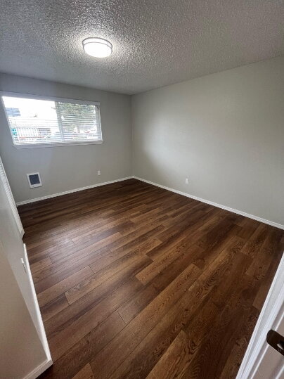 Building Photo - Updated Duplex with Garage