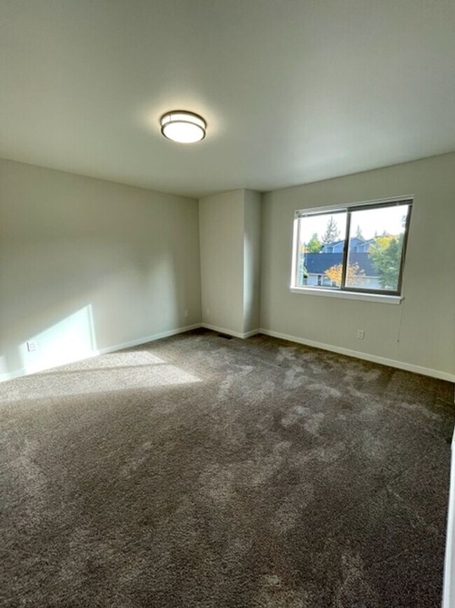 Building Photo - 2981 NE Canoe Ct