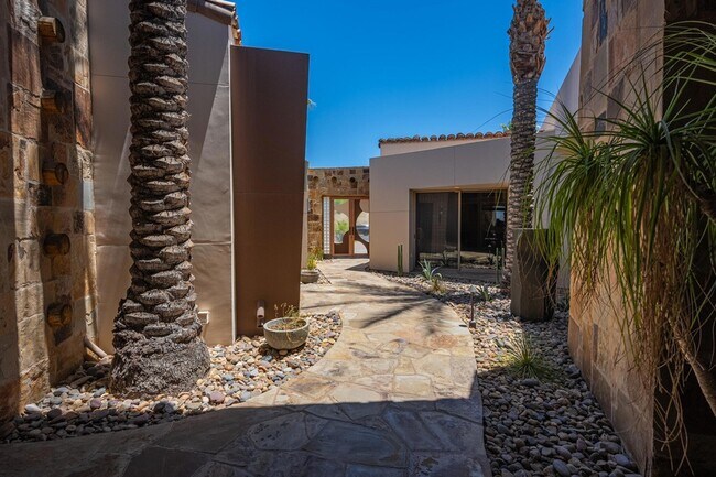 Building Photo - 9 Rockcrest