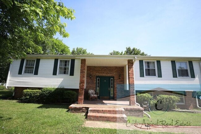 Building Photo - Beautifully renovated 4-bedroom 3 bath hom...
