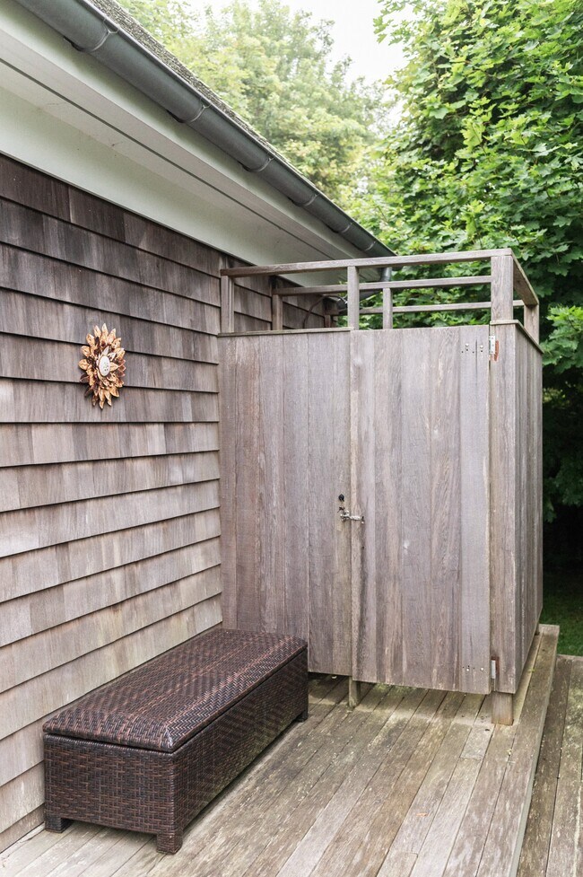 Building Photo - 40 Ditch Plains Rd