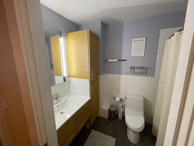 Building Photo - Stunning 3 bedroom home in Shaker Hts