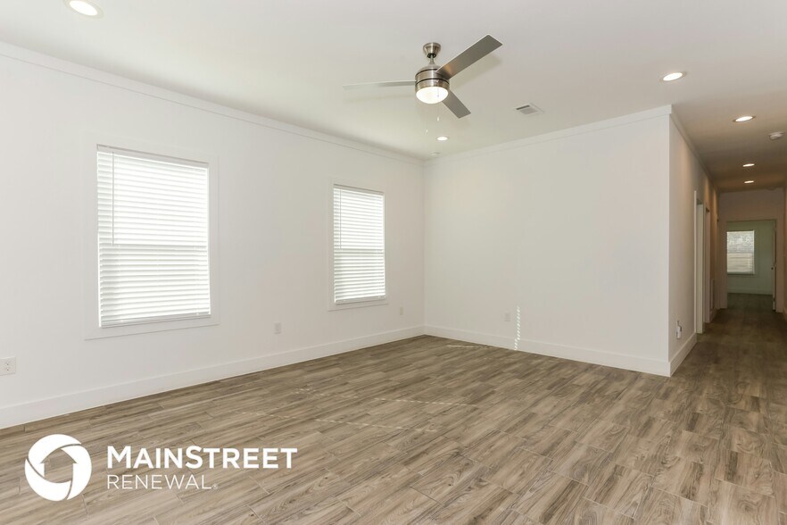 Building Photo - 2112 Belzise Terrace