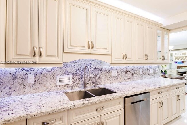 Building Photo - 10185 Collins Ave