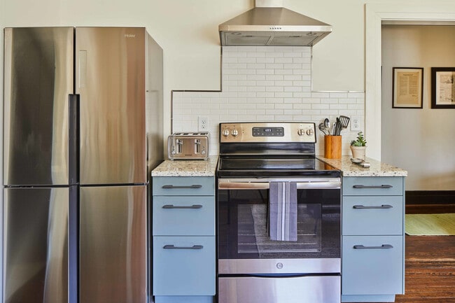 Building Photo - 1623 11th Pl S