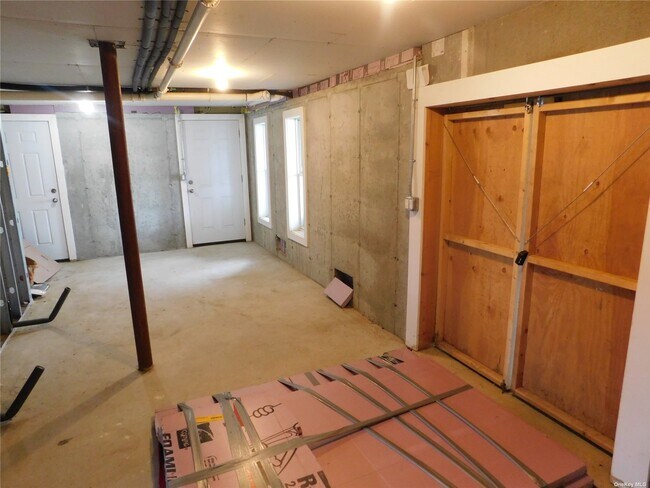 Building Photo - 3495 Bay Front Dr