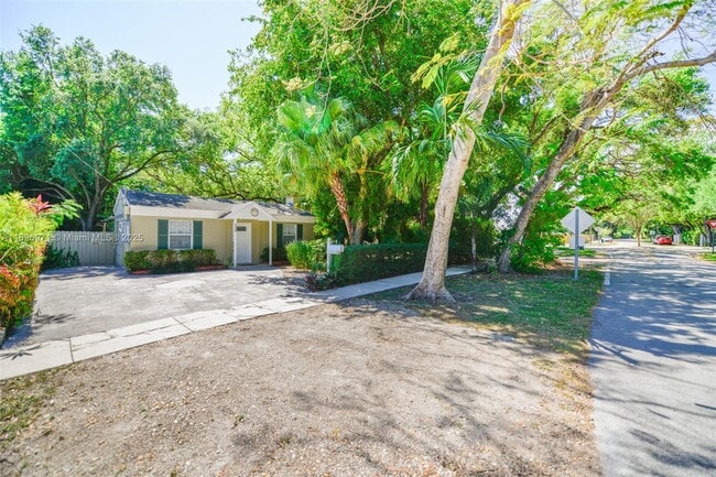 Building Photo - 6290 SW 70th St