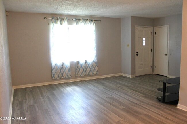 Building Photo - 111 Valencia Dr