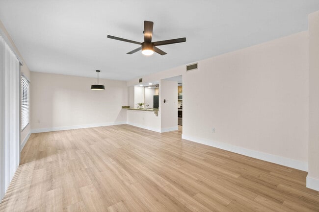 Building Photo - 2233 NW 22nd Ave