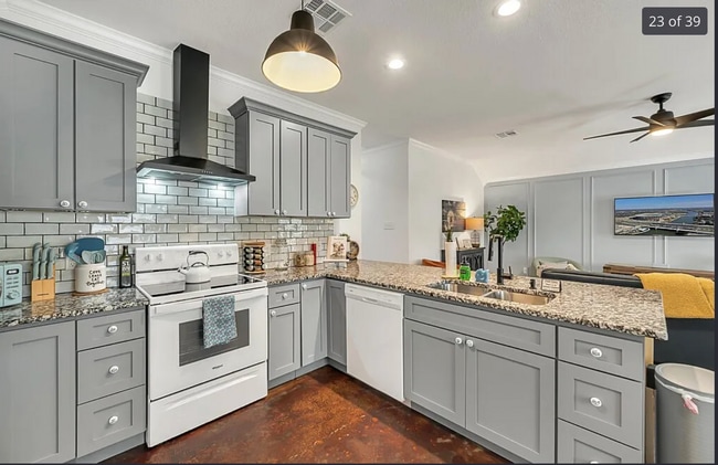 Building Photo - Fully Furnished Near Baylor