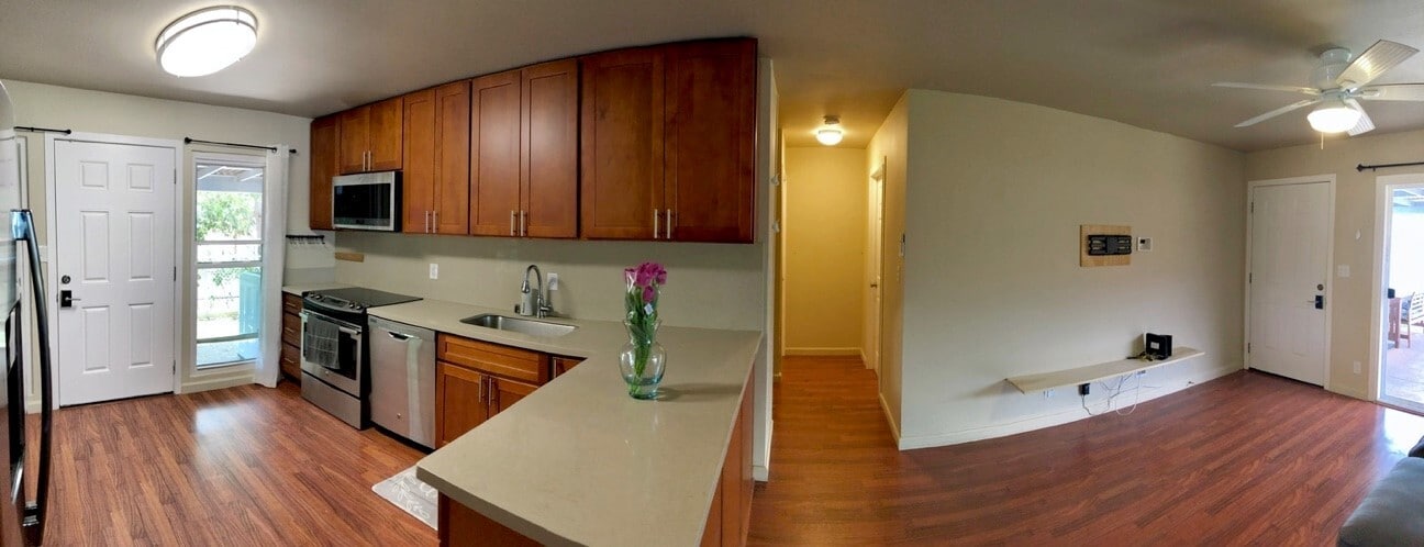 Building Photo - 1027 Hooli Plz