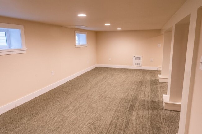 Building Photo - 3Bd/2.75Ba Seattle House