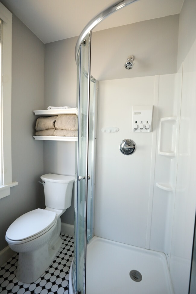 Building Photo - 14 Parry Ave