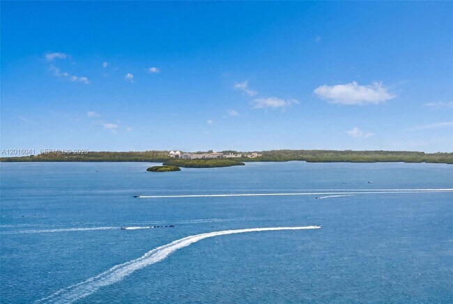 Building Photo - 808 Brickell Key Dr