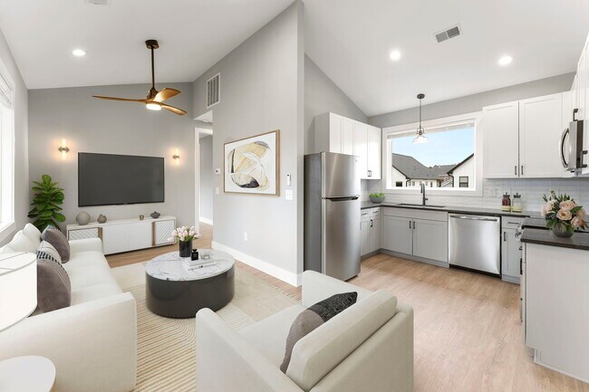 Building Photo - Medford Mews, Carriage House 323
