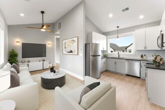 Building Photo - Medford Mews, Carriage House 321