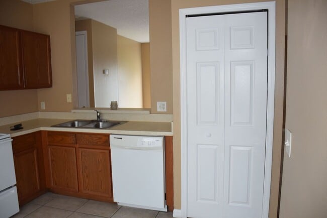 Building Photo - Quaint 3 Bedroom, 2 Bath Ranch Home – A Tr...