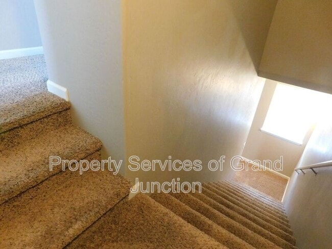 Building Photo - 1546 Poplar Dr