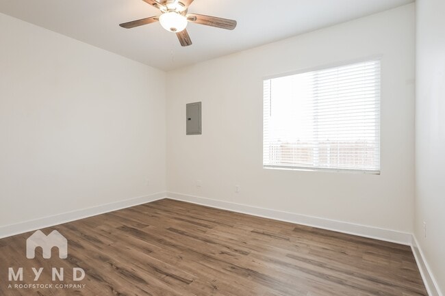 Building Photo - 5802 E Bristol Cir