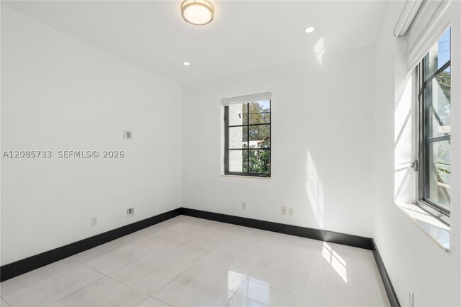 Building Photo - 519 Alhambra Cir