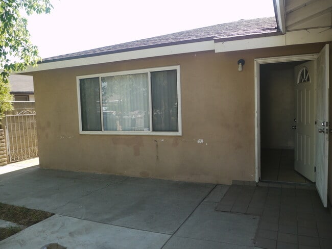 Building Photo - Fully Remodeled 4-Bedroom Home for Rent – Move-In Ready