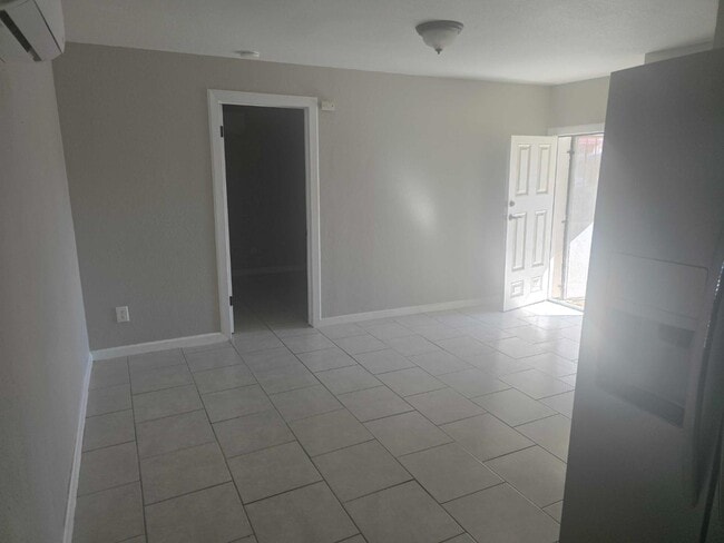 Building Photo - 120 S Carolina Dr