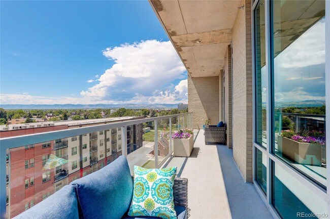 Building Photo - Stunning 2-Bedroom Condo at Sloan's Lake's Premier Lakehouse Community