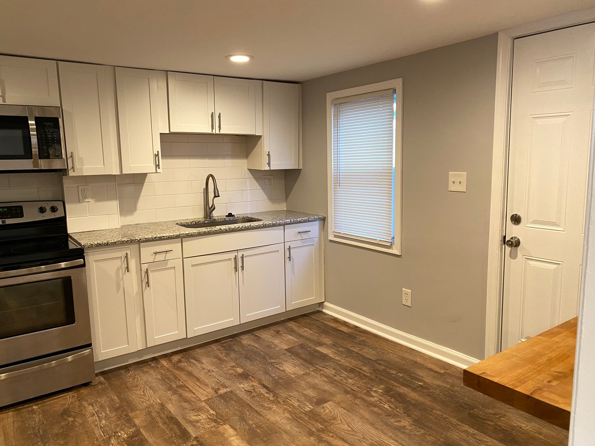 Building Photo - 565 pennington ave