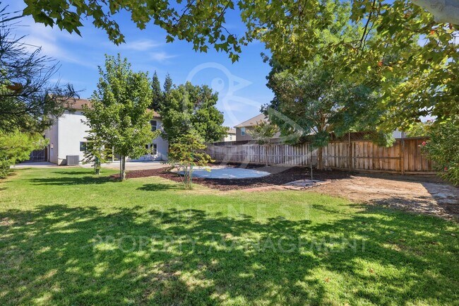 Building Photo - 2708 Woodfield Way